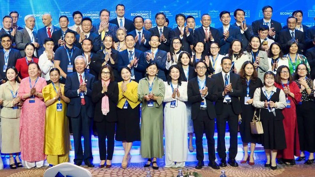 Diễn đàn kinh tế mùa thu 2025: khơi thông "dòng chảy" thể chế, mở không gian cho kỷ nguyên vươn mình- Ảnh 2. Diễn đàn kinh tế mùa thu 2025: khơi thông "dòng chảy" thể chế, mở không gian cho kỷ nguyên vươn mình- Ảnh 2.