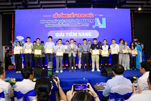 TP. Hồ Chí Minh Vinh danh Trí tuệ trẻ tại AI Challenge 2025: Bệ phóng vững chắc cho Đô thị thông minh- Ảnh 4.