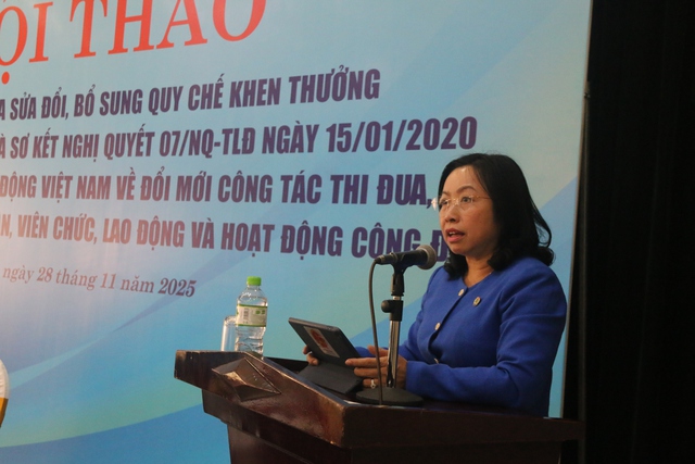 Phó Chủ tịch Thường trực Tổng LĐLĐ Việt Nam Thái Thu Xương phát biểu tại Hội thảo.