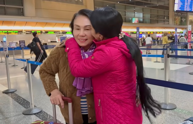 Nữ NSƯT ở Mỹ bay về nước gấp giải quyết 1 việc quan trọng, nhắn nhủ ông xã- Ảnh 1. Nữ NSƯT ở Mỹ bay về nước gấp giải quyết 1 việc quan trọng, nhắn nhủ ông xã- Ảnh 1.