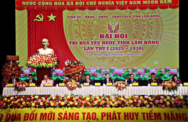 VỀ ĐỔI MỚI CÔNG TÁC THI ĐUA, KHEN THƯỞNG TRONG TIẾN TRÌNH SẮP XẾP, TINH GỌN TỔ CHỨC BỘ MÁY HIỆN NAY- Ảnh 5. VỀ ĐỔI MỚI CÔNG TÁC THI ĐUA, KHEN THƯỞNG TRONG TIẾN TRÌNH SẮP XẾP, TINH GỌN TỔ CHỨC BỘ MÁY HIỆN NAY- Ảnh 5.