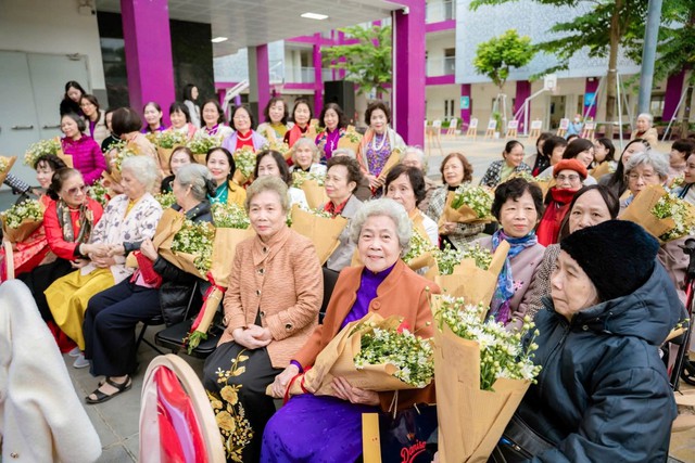 NGÀY NHÀ GIÁO VIỆT NAM – DẤU ẤN ĐẸP TRONG TRÁI TIM MỖI THẾ HỆ THẦY TRÒ - Ảnh 8.