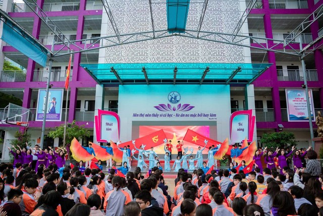 NGÀY NHÀ GIÁO VIỆT NAM – DẤU ẤN ĐẸP TRONG TRÁI TIM MỖI THẾ HỆ THẦY TRÒ - Ảnh 9.