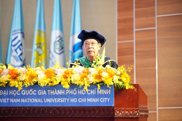 GS.TS.BS Đặng Vạn phước nhấn mạnh nghề y không phải nghề “mưu sinh” mà mang ý nghĩa “cứu sinh”.