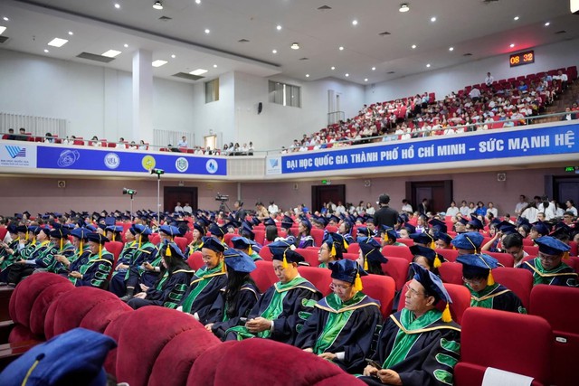 Tân bác sĩ, dược sĩ: khát vọng cống hiến vì sức khỏe cộng đồng Trường Đại học Khoa học Sức khỏe  trao bằng tốt nghiệp cho 181- Ảnh 6.