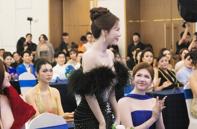 Lý Nhã Kỳ nói thẳng: "Tôi không bao giờ đánh đổi tài sản đó"- Ảnh 1. Lý Nhã Kỳ nói thẳng: "Tôi không bao giờ đánh đổi tài sản đó"- Ảnh 1.