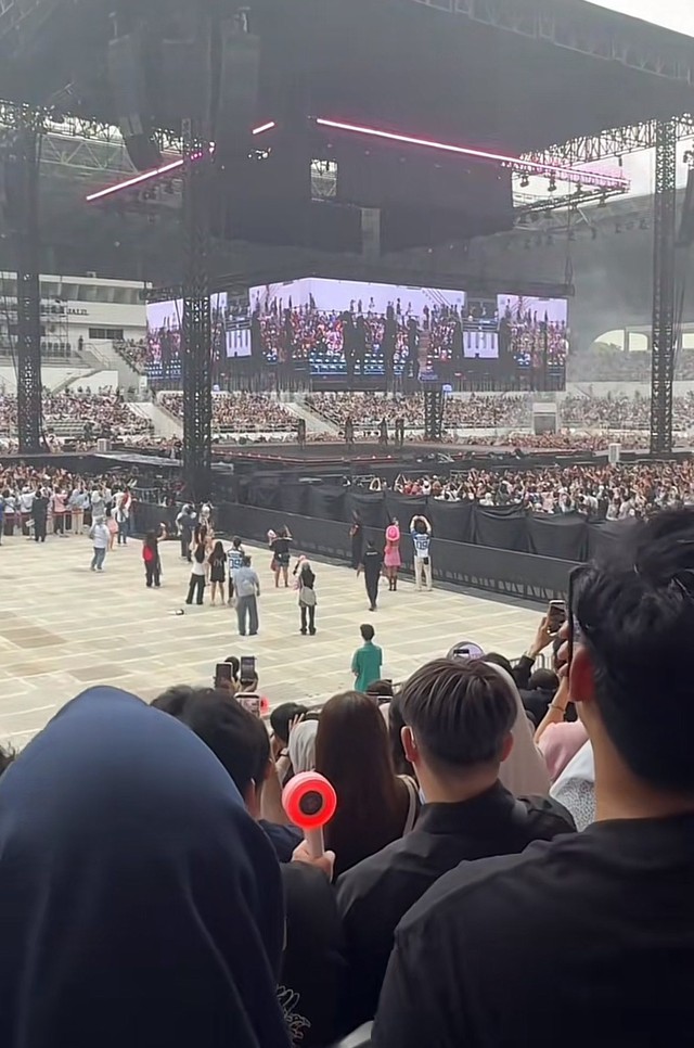 Sự hết thời của nhóm nữ từng lấn lướt BLACKPINK: Concert trống hoác 1/2 sân, album bán không nổi 1.000 bản- Ảnh 6. Sự hết thời của nhóm nữ từng lấn lướt BLACKPINK: Concert trống hoác 1/2 sân, album bán không nổi 1.000 bản- Ảnh 6.