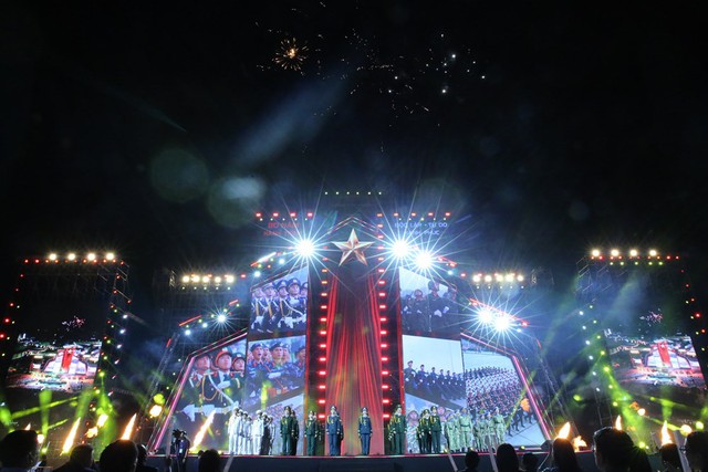 Giáo dục lòng yêu nước qua các chương trình âm nhạc trên truyền hình: Cầu nối giữa truyền thống và thế hệ trẻ
- Ảnh 1. Giáo dục lòng yêu nước qua các chương trình âm nhạc trên truyền hình: Cầu nối giữa truyền thống và thế hệ trẻ
- Ảnh 1.