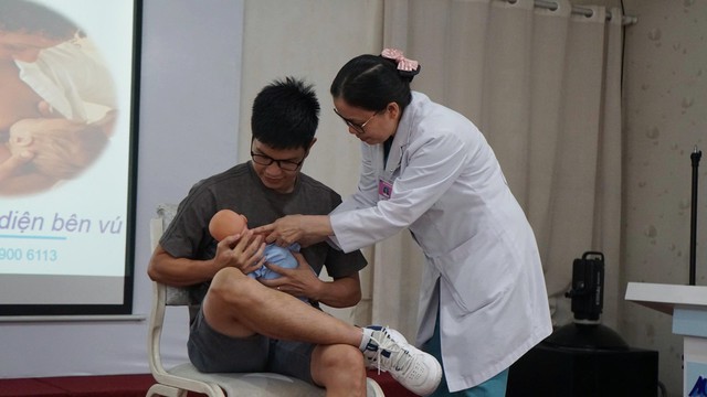 Cuối tuần học hỏi – Gắn kết yêu thương cùng lớp học tiền sản tại Bệnh viện Phụ sản MêKông- Ảnh 4. Cuối tuần học hỏi – Gắn kết yêu thương cùng lớp học tiền sản tại Bệnh viện Phụ sản MêKông- Ảnh 4.