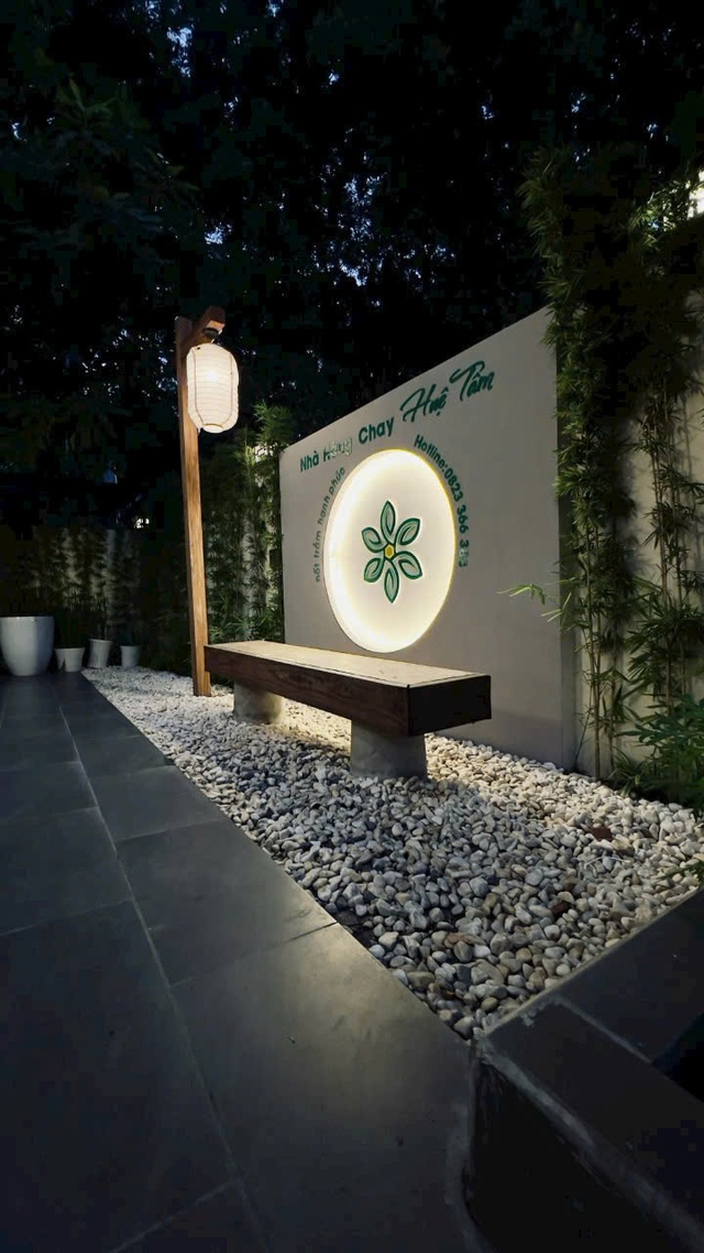 Không gia của nhà hàng chay Huệ Tâm