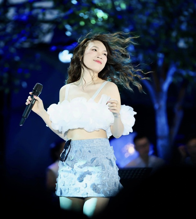 Nữ ca sĩ duy nhất trong lịch sử Việt Nam d&aacute;m l&agrave;m điều n&agrave;y tại H&agrave; Nội- Ảnh 2.