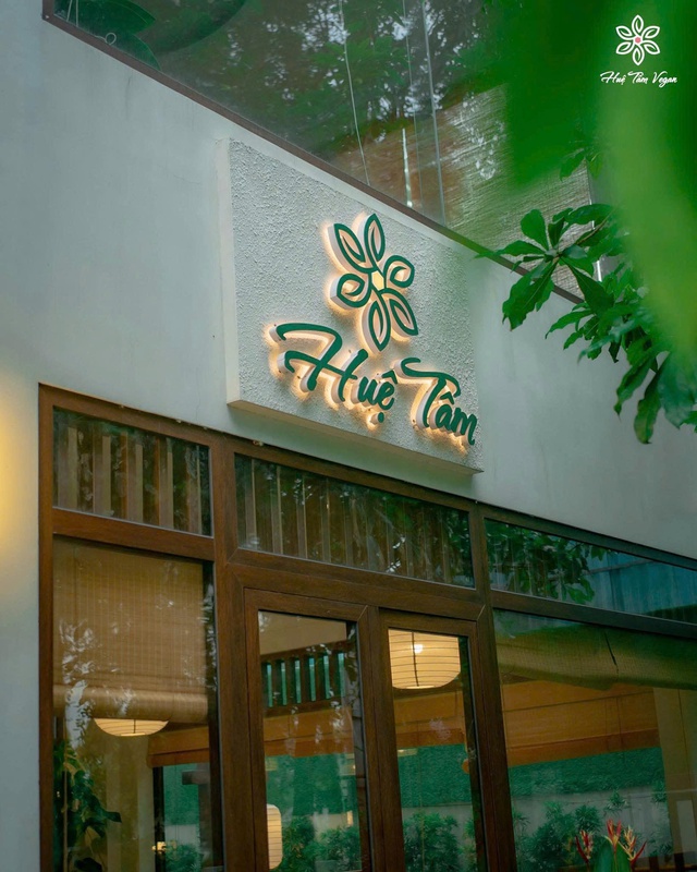 Nhà Hàng chay Huệ Tâm.
