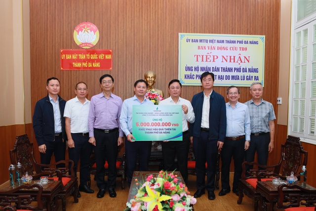 Lãnh đạo Petrovietnam và BSR trao số tiền hỗ trợ 5 tỷ đồng cho Ủy ban MTTQ Việt Nam TP Đà Nẵng. Lãnh đạo Petrovietnam và BSR trao số tiền hỗ trợ 5 tỷ đồng cho Ủy ban MTTQ Việt Nam TP Đà Nẵng.