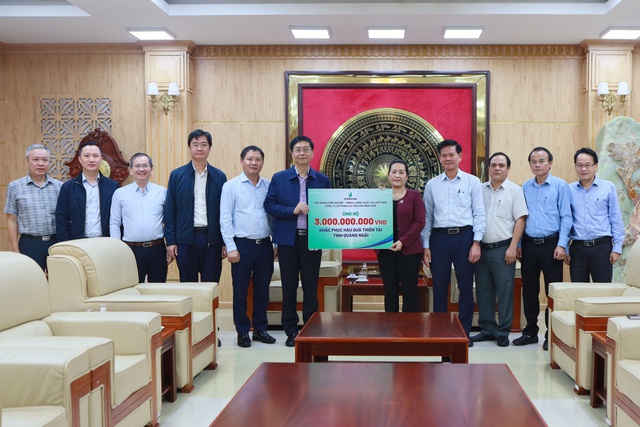 Lãnh đạo Petrovietnam và BSR trao số tiền hỗ trợ 3 tỷ đồng cho Ủy ban MTTQ Việt Nam tỉnh Quảng Ngãi. Lãnh đạo Petrovietnam và BSR trao số tiền hỗ trợ 3 tỷ đồng cho Ủy ban MTTQ Việt Nam tỉnh Quảng Ngãi.