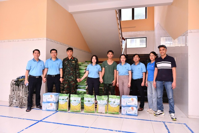 “Nghĩa tình đong đầy” giữa mùa lũ - Petrovietnam và BSR chung tay vì đồng bào vùng lũ- Ảnh 4. “Nghĩa tình đong đầy” giữa mùa lũ - Petrovietnam và BSR chung tay vì đồng bào vùng lũ- Ảnh 4.