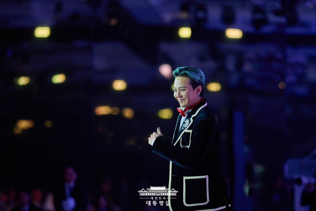 Mỹ nam đẹp đến mức là "ngoại lệ của Bộ Quốc phòng" cúi mình trước 1 người- Ảnh 4.