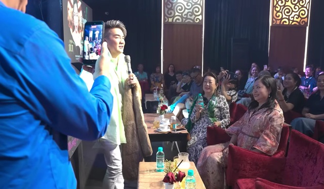 Đàm Vĩnh Hưng rao bán món đồ 22 năm: "Có cầm 1 tỷ cũng không mua được"- Ảnh 1. Đàm Vĩnh Hưng rao bán món đồ 22 năm: "Có cầm 1 tỷ cũng không mua được"- Ảnh 1.