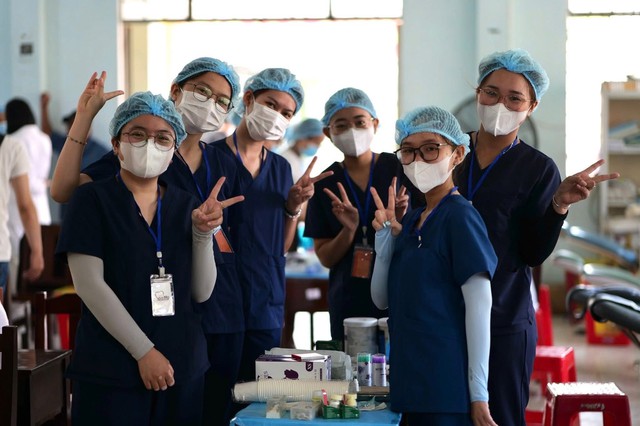 Thủ khoa tốt nghiệp Trường ĐH Khoa học Sức khoẻ: Từ “ngã rẽ” bất ngờ đến hành trình hiện thực hoá ước mơ- Ảnh 2. Thủ khoa tốt nghiệp Trường ĐH Khoa học Sức khoẻ: Từ “ngã rẽ” bất ngờ đến hành trình hiện thực hoá ước mơ- Ảnh 2.