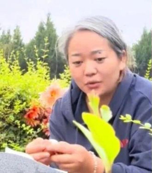 Đoạn video 12 gi&acirc;y l&agrave;m tan n&aacute;t tr&aacute;i tim mọi người mẹ- Ảnh 3.