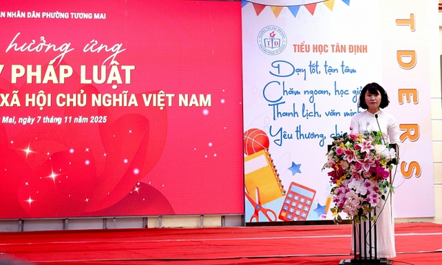 Bà Hoàng Thúy Nga, Bí thư Chi bộ, Hiệu trưởng nhà trường phát biểu hưởng ứng. Bà Hoàng Thúy Nga, Bí thư Chi bộ, Hiệu trưởng nhà trường phát biểu hưởng ứng.