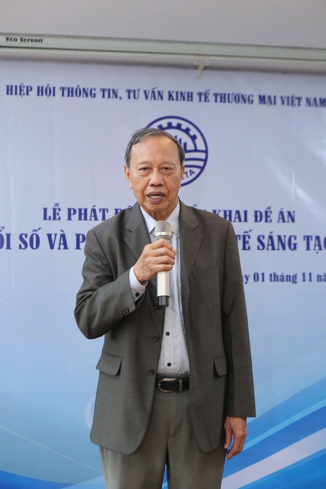 &Ocirc;ng Lương Văn Tự - Chủ tịch hiệp hội th&ocirc;ng tin, tư vấn kinh tế thương mại Việt Nam ph&aacute;t biểu tại lễ ph&aacute;t động.