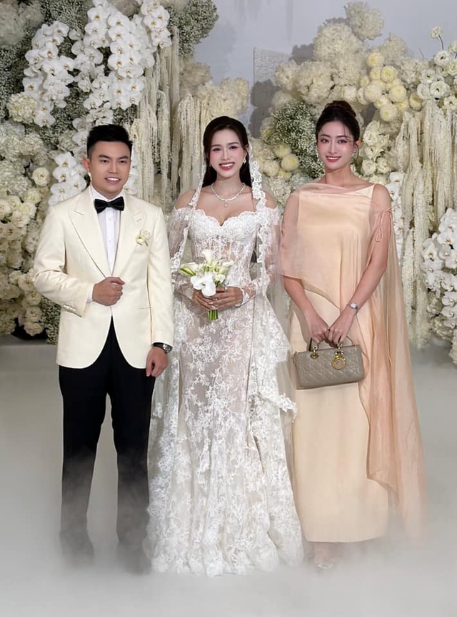 Lương Thuỳ Linh làm gì với vợ chồng Đỗ Hà mà khiến netizen tranh cãi?- Ảnh 4. Lương Thuỳ Linh làm gì với vợ chồng Đỗ Hà mà khiến netizen tranh cãi?- Ảnh 4.