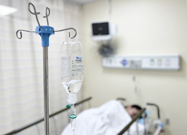 Hơn 160 người nghi ngộ độc thực phẩm sau khi ăn bánh mì: Cơ quan chức năng lập đoàn điều tra, niêm phong mẫu thực phẩm- Ảnh 3.