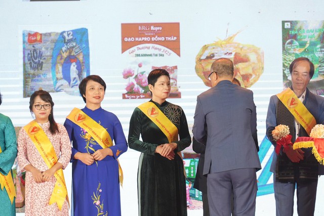 Gạo Hapro thượng hạng ST25 được vinh danh TOP 2 &ldquo;H&agrave;ng Việt Nam được người ti&ecirc;u d&ugrave;ng y&ecirc;u th&iacute;ch&rdquo;  năm 2025- Ảnh 2.