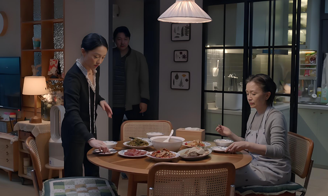 
Mẹ chồng lương hưu 3 triệu nhưng mỗi tháng tiêu hết 30 triệu, đi du lịch tốn hàng trăm triệu, tôi thắc mắc tiền đâu thì ngớ người khi biết sự thật- Ảnh 1.