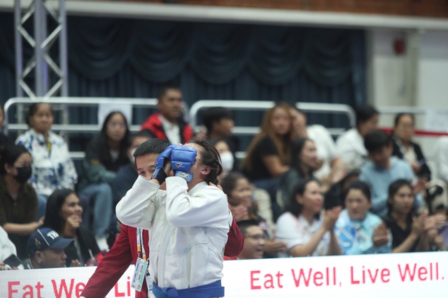 C&ocirc; b&eacute; 19 tuổi Phụng M&ugrave;i Nh&igrave;nh &ocirc;m mặt kh&oacute;c nức nở khi tuột mất HCV SEA Games- Ảnh 7.