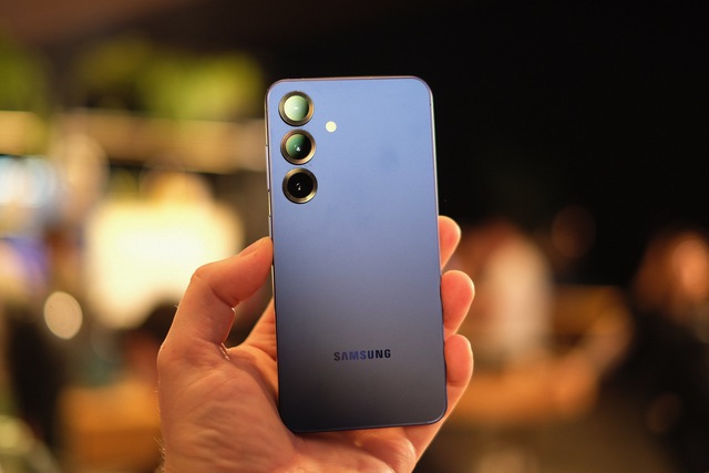 Galaxy S26 "bản nhỏ" sẽ c&oacute; camera giống S25, giảm chi ph&iacute; để cạnh tranh với đối thủ "sừng sỏ" n&agrave;y- Ảnh 1.