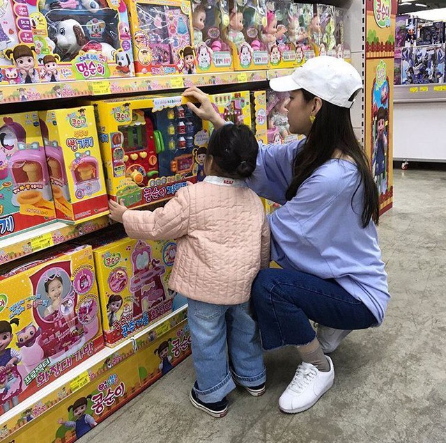 1 câu cha mẹ hay nói khiến con lớn lên tiêu tiền như nước- Ảnh 1. 1 câu cha mẹ hay nói khiến con lớn lên tiêu tiền như nước- Ảnh 1.