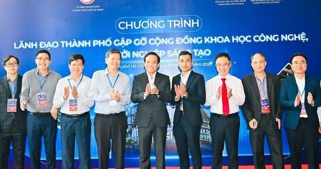 Bí thư Thành ủy TP Hồ Chí Minh Trần Lưu Quang đối thoại với cộng đồng khoa học công nghệ TPHCM hướng đến Trung tâm Kinh tế số và Trung tâm Đổi mới Sáng tạo tầm cỡ quốc tế- Ảnh 4. Bí thư Thành ủy TP Hồ Chí Minh Trần Lưu Quang đối thoại với cộng đồng khoa học công nghệ TPHCM hướng đến Trung tâm Kinh tế số và Trung tâm Đổi mới Sáng tạo tầm cỡ quốc tế- Ảnh 4.