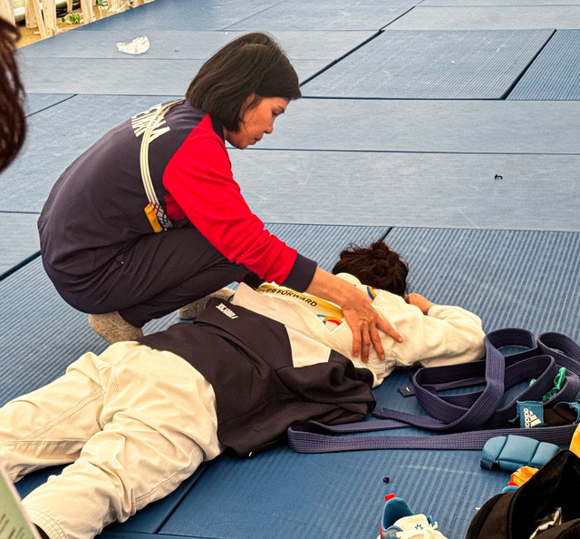 C&ocirc; b&eacute; 19 tuổi Phụng M&ugrave;i Nh&igrave;nh &ocirc;m mặt kh&oacute;c nức nở khi tuột mất HCV SEA Games- Ảnh 11.