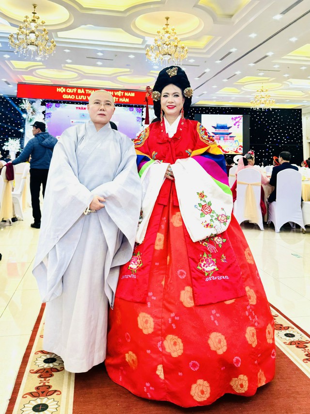 Sứ giả Kết nối Lê Lan Anh giành danh hiệu “Quán quân Đại sứ Hanbok – Nữ hoàng Quyền uy”- Ảnh 2. Sứ giả Kết nối Lê Lan Anh giành danh hiệu “Quán quân Đại sứ Hanbok – Nữ hoàng Quyền uy”- Ảnh 2.