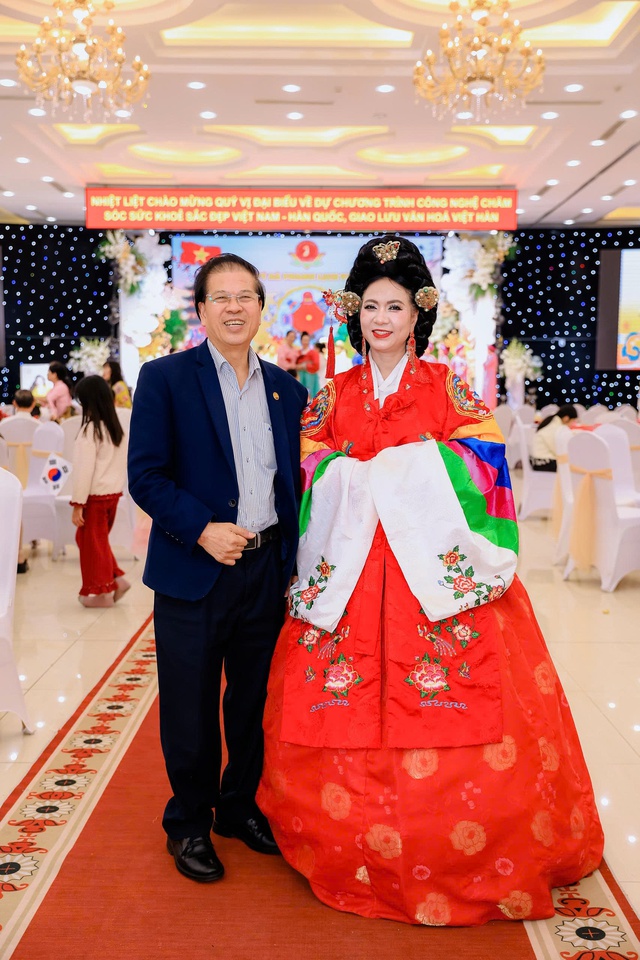 Sứ giả Kết nối Lê Lan Anh giành danh hiệu “Quán quân Đại sứ Hanbok – Nữ hoàng Quyền uy”- Ảnh 3. Sứ giả Kết nối Lê Lan Anh giành danh hiệu “Quán quân Đại sứ Hanbok – Nữ hoàng Quyền uy”- Ảnh 3.