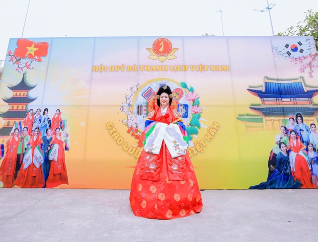 Sứ giả Kết nối Lê Lan Anh giành danh hiệu “Quán quân Đại sứ Hanbok – Nữ hoàng Quyền uy”- Ảnh 7. Sứ giả Kết nối Lê Lan Anh giành danh hiệu “Quán quân Đại sứ Hanbok – Nữ hoàng Quyền uy”- Ảnh 7.