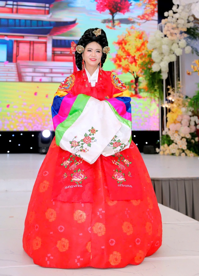Sứ giả Kết nối Lê Lan Anh giành danh hiệu “Quán quân Đại sứ Hanbok – Nữ hoàng Quyền uy”- Ảnh 5. Sứ giả Kết nối Lê Lan Anh giành danh hiệu “Quán quân Đại sứ Hanbok – Nữ hoàng Quyền uy”- Ảnh 5.