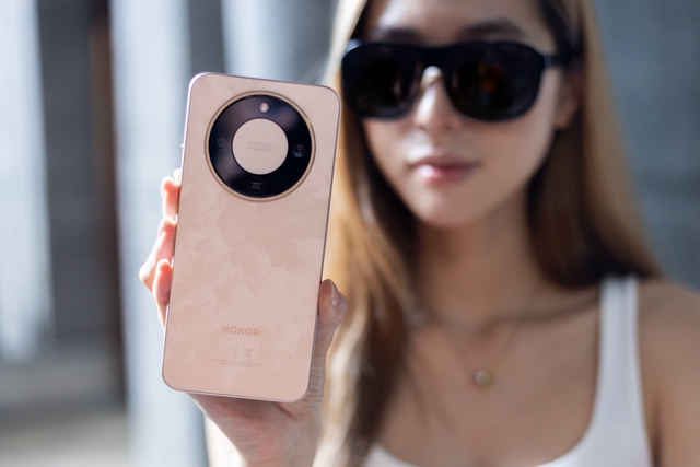 Tăng sốc 400% chỉ sau 48h mở b&aacute;n: Điện thoại d&ugrave;ng li&ecirc;n tục 3 ng&agrave;y mới cần sạc g&acirc;y "sốt" Việt Nam- Ảnh 1.