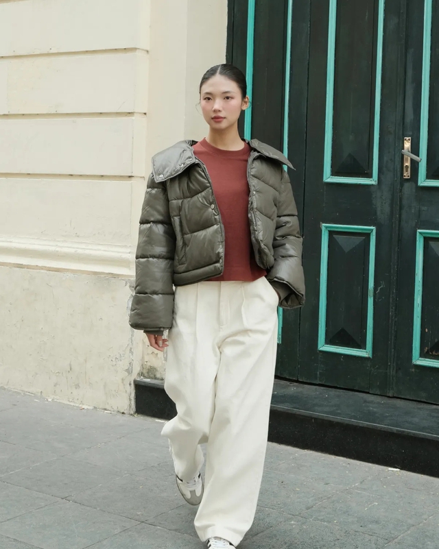 Soi gu thời trang của "Ph&uacute; S&aacute;t Ho&agrave;ng Hậu" Tần Lam: U50 vẫn trẻ ơi l&agrave; trẻ nhờ 2 m&oacute;n đồ "thần th&aacute;nh" ai cũng c&oacute;- Ảnh 16.