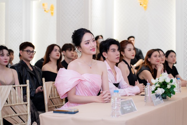 Hương Giang xuất hiện rạng rỡ tại sự kiện, lên tiếng tin đồn tiếp tục thi hoa hậu, tranh giải 1 triệu đô- Ảnh 7. Hương Giang xuất hiện rạng rỡ tại sự kiện, lên tiếng tin đồn tiếp tục thi hoa hậu, tranh giải 1 triệu đô- Ảnh 7.