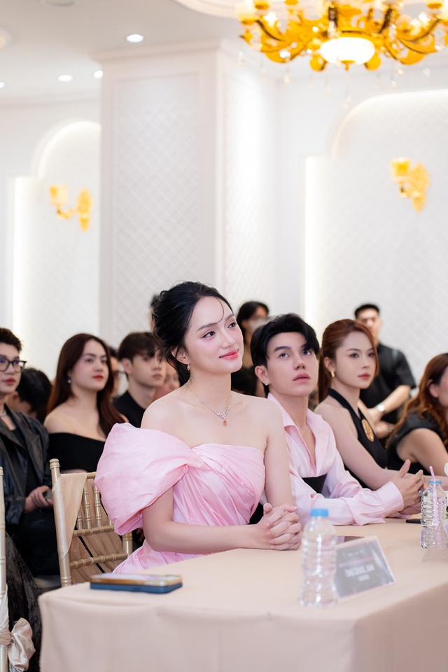 Hương Giang xuất hiện rạng rỡ tại sự kiện, lên tiếng tin đồn tiếp tục thi hoa hậu, tranh giải 1 triệu đô- Ảnh 6. Hương Giang xuất hiện rạng rỡ tại sự kiện, lên tiếng tin đồn tiếp tục thi hoa hậu, tranh giải 1 triệu đô- Ảnh 6.