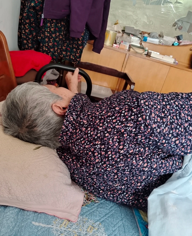 Con trai r&uacute;t 100 tỷ mẹ qua đời để lại, nh&acirc;n vi&ecirc;n ng&acirc;n h&agrave;ng quyết kh&ocirc;ng trả: Anh kh&ocirc;ng c&oacute; quyền!- Ảnh 1.