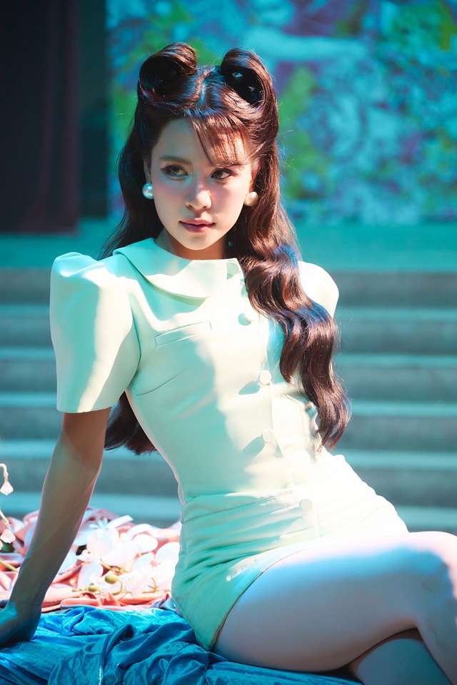 H&agrave; Nhi: "T&ocirc;i bạc đầu v&igrave; album thập kỷ đời m&igrave;nh"- Ảnh 1.