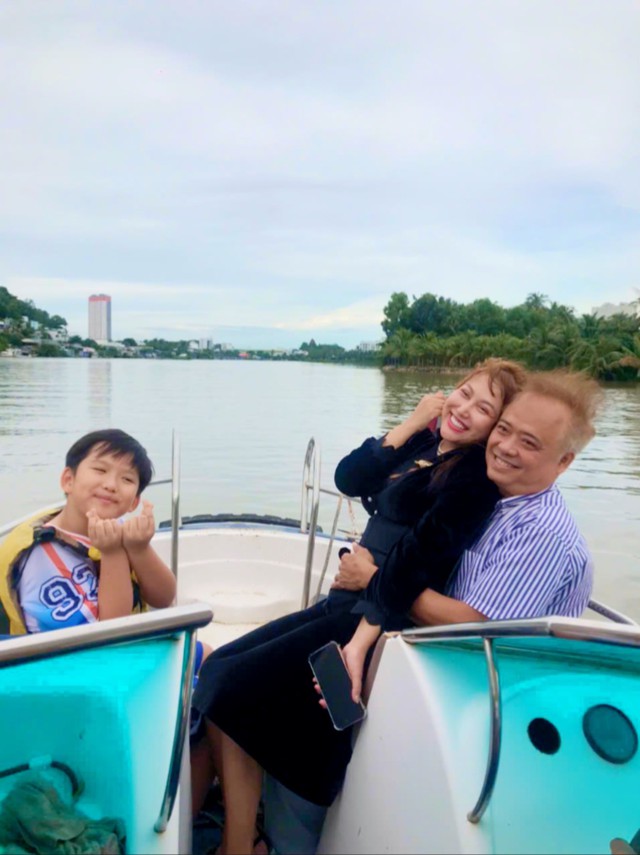 Nữ nghệ sĩ 2 đời chồng nửa đ&ecirc;m đăng status hơn 600 chữ về bạn trai U60- Ảnh 1.