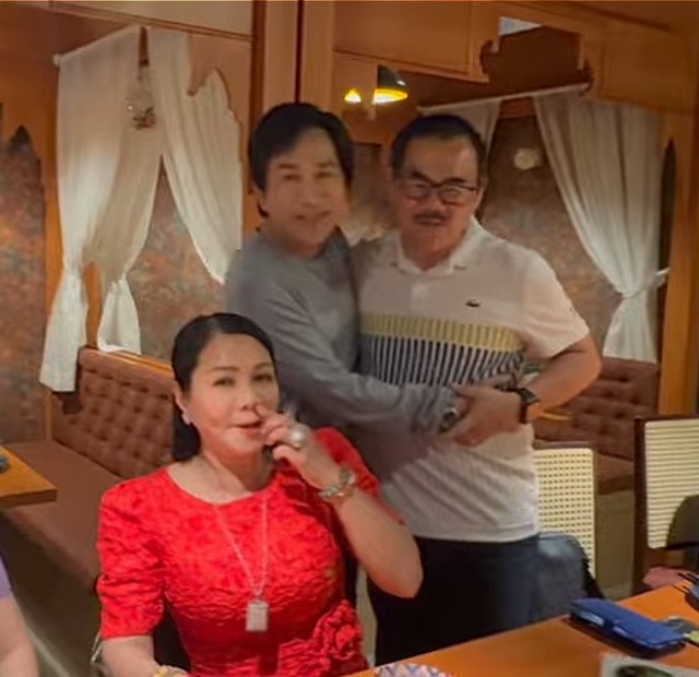 Nữ NSƯT từ Mỹ dẫn chồng về thăm "người t&igrave;nh s&acirc;n khấu"- Ảnh 2.