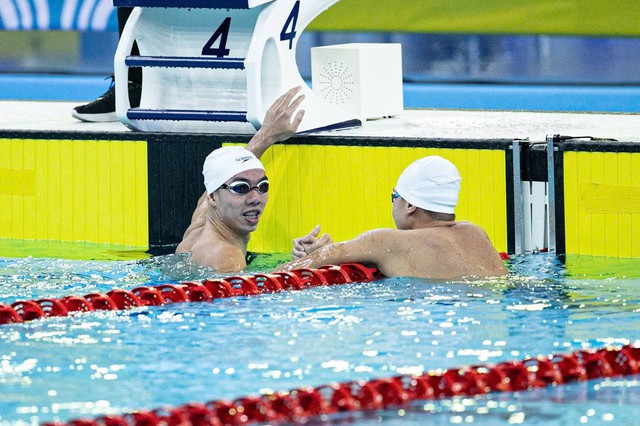 "Rái cá sông Gianh" Huy Hoàng lần thứ 5 giành HCV bơi 1500m SEA Games, visual kình ngư HCB bên cạnh cũng hot không kém- Ảnh 5. "Rái cá sông Gianh" Huy Hoàng lần thứ 5 giành HCV bơi 1500m SEA Games, visual kình ngư HCB bên cạnh cũng hot không kém- Ảnh 5.