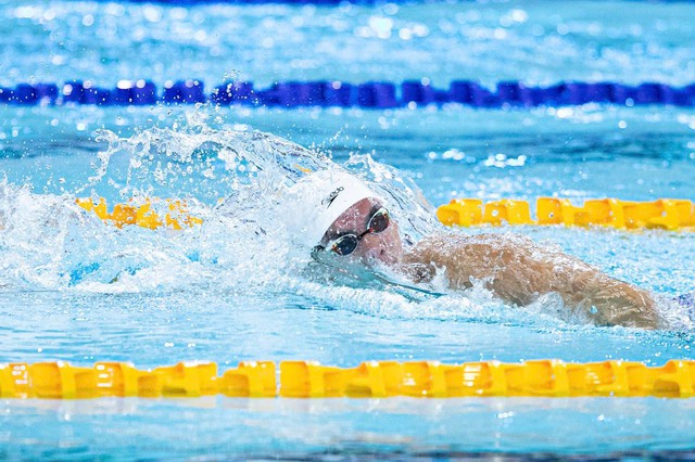 "Rái cá sông Gianh" Huy Hoàng lần thứ 5 giành HCV bơi 1500m SEA Games, visual kình ngư HCB bên cạnh cũng hot không kém- Ảnh 7. "Rái cá sông Gianh" Huy Hoàng lần thứ 5 giành HCV bơi 1500m SEA Games, visual kình ngư HCB bên cạnh cũng hot không kém- Ảnh 7.