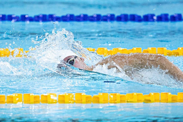 "Rái cá sông Gianh" Huy Hoàng lần thứ 5 giành HCV bơi 1500m SEA Games, visual kình ngư HCB bên cạnh cũng hot không kém- Ảnh 9. "Rái cá sông Gianh" Huy Hoàng lần thứ 5 giành HCV bơi 1500m SEA Games, visual kình ngư HCB bên cạnh cũng hot không kém- Ảnh 9.