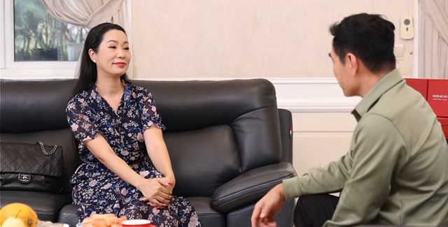 Nữ NSND là Phó chủ tịch: "Tôi lấy tay che nhưng đạn vẫn sượt qua tay ghim vào ngực"- Ảnh 1. Nữ NSND là Phó chủ tịch: "Tôi lấy tay che nhưng đạn vẫn sượt qua tay ghim vào ngực"- Ảnh 1.